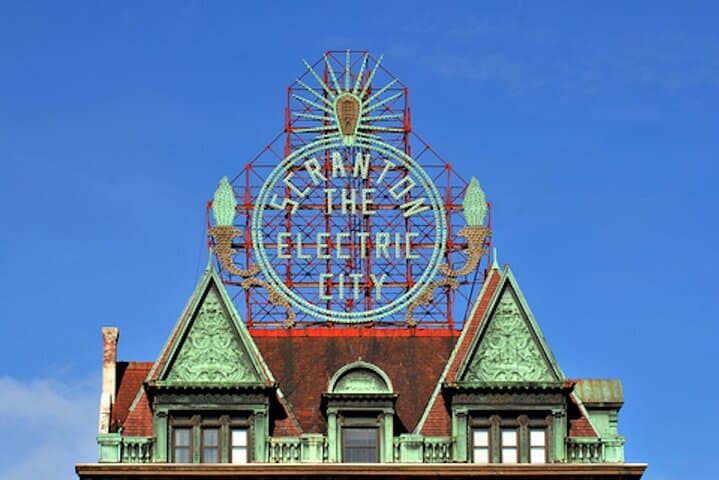 Self-Guided 'The Office' Walking Tour in Scranton — GPS Audio Tour of TV Sites photo 1