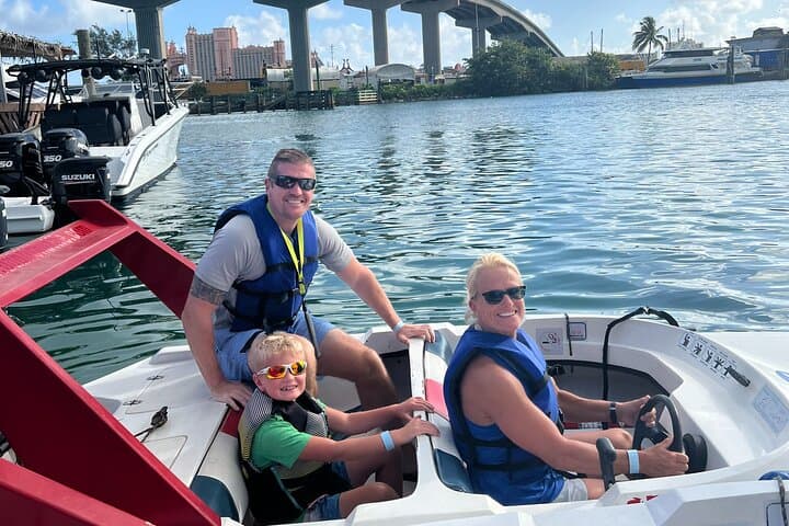 Captain Your Own Speed Boat off Nassau: Atlantis Bridge Harbor Tour photo 4