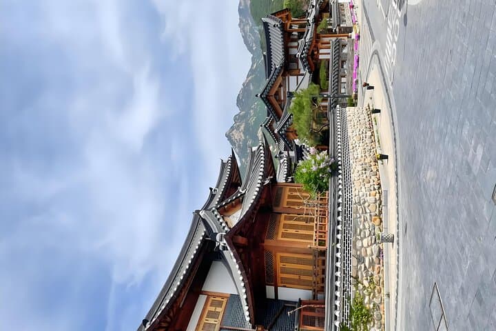 Chengdu to Jiuzhaigou: 10-Day Natural & Cultural Loop through Sichuan's UNESCO Sites photo 1