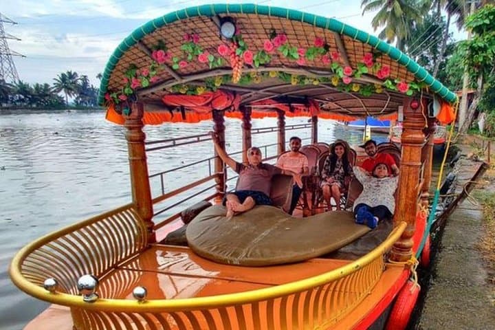 Kerala in a Day: Alleppey Backwaters, Marari Beach & Fort Kochi Private Tour photo 1