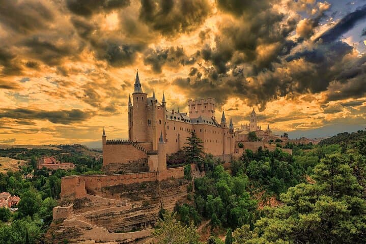 Segovia Legends and Mysteries Night Walking Tour