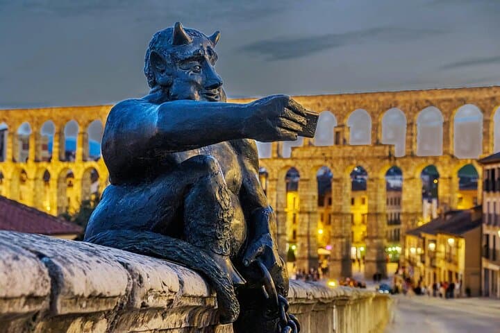 Segovia Legends and Mysteries Night Walking Tour photo 4