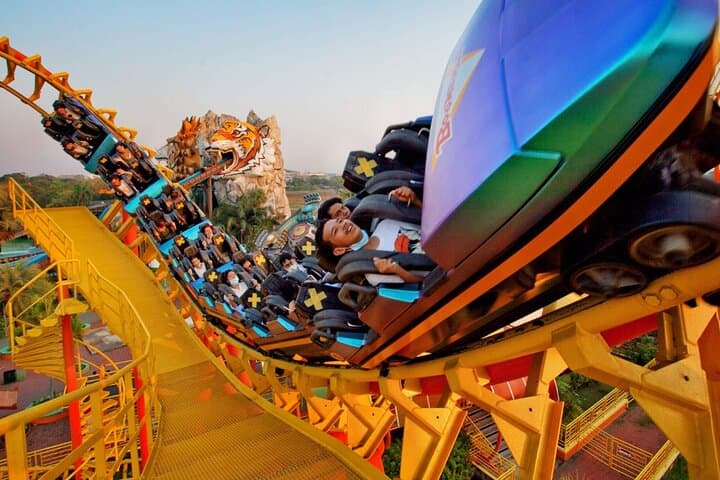 Inside Siam Amazing Park: Bangkok’s Giant Waterpark and Theme-Ride Experience