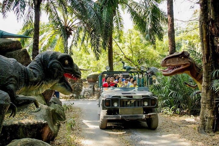 Inside Siam Amazing Park: Bangkok’s Giant Waterpark and Theme-Ride Experience photo 5