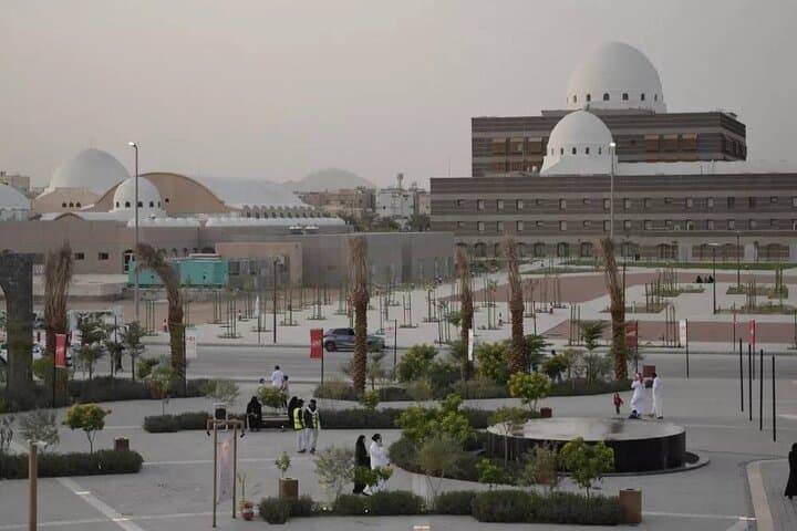 Heart of Madinah: Historic Mosques & Al-Hayy Cultural Walk photo 2