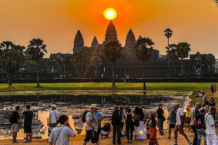 Angkor Wat Sunrise & Banteay Srei: 2-Day Grand Temple Tour photo 1