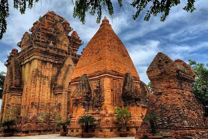 Half-Day Nha Trang Highlights Tour: Hon Chong, Po Nagar & Long Son Pagoda photo 4