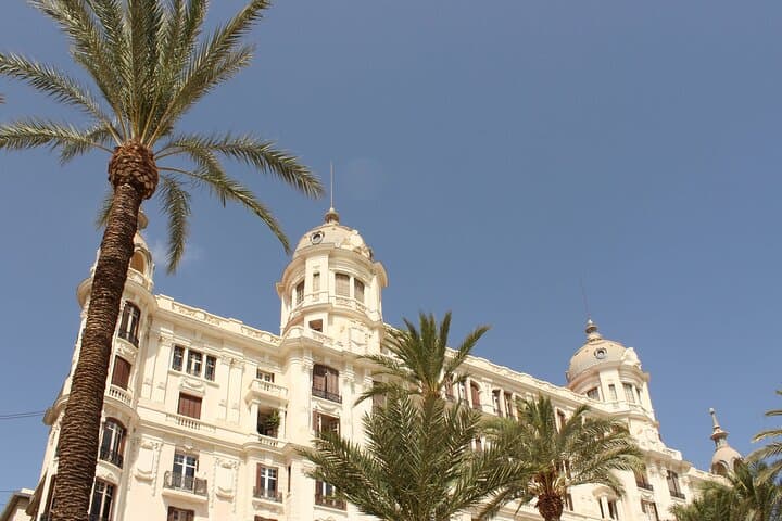 Alicante City Game: Sea, Sun and Local Stories — Self-Guided Discovery Walk photo 2