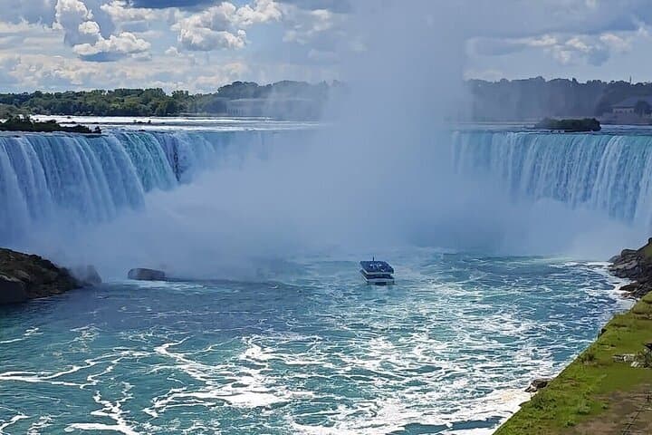 Ultimate Niagara Falls Experience: Boat-to-the-Falls Tour & Behind-the-Falls Adventure