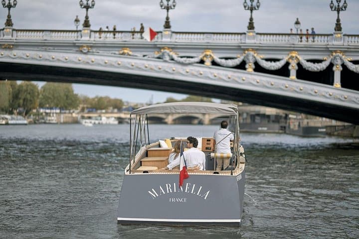 Private Seine Cruise and Walking Tour of Paris Monuments photo 3
