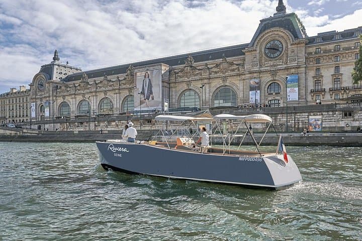 Private Seine Cruise and Walking Tour of Paris Monuments photo 4