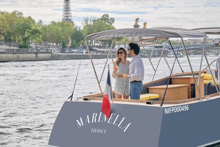 Private Seine Cruise and Walking Tour of Paris Monuments photo 5