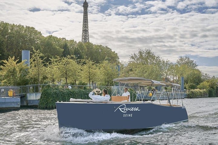 Private Seine Cruise and Walking Tour of Paris Monuments photo 6