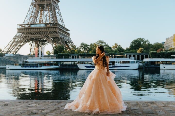 Paris Private Photo Session: Capture Iconic Moments with a Local Photographer photo 3