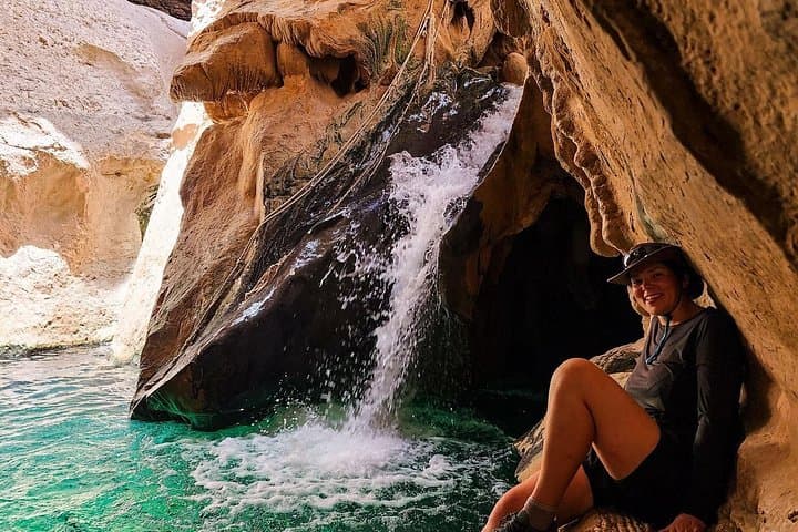 Wadi Shab & Bimmah Sinkhole: Full-Day Private Coastal Adventure from Muscat photo 4