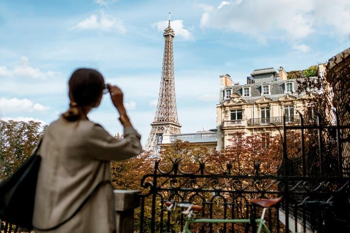 Private 4-Hour Paris City Tour with Driver and Local Guide — Chauffeured Highlights & Photo Stops photo 1