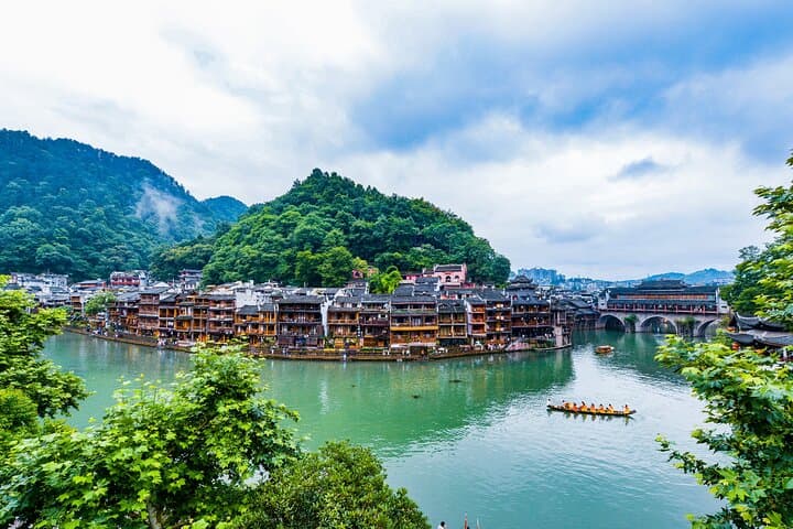 Fenghuang and Furong Day Trip from Zhangjiajie — Stilt Houses, Xiangxi Culture & Illuminated Waterfalls