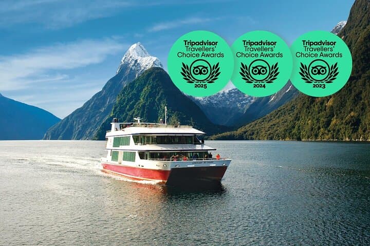 Milford Sound Small-Group Tour & Nature Cruise from Queenstown photo 1