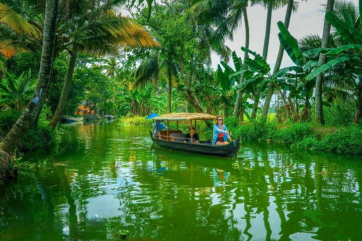 Cochin to Alleppey & Marari Beach: 3-Day Houseboat and Beach Escape photo 2