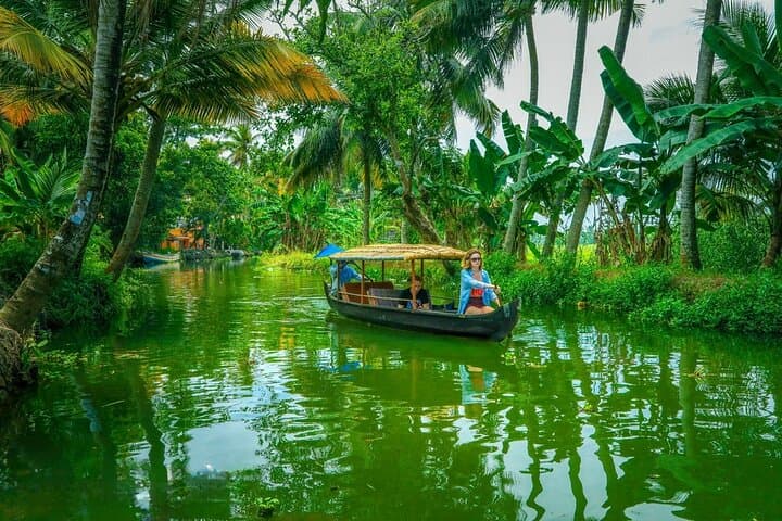 Cochin to Bangalore: Backwaters, Tea Estates, Temples & Palaces