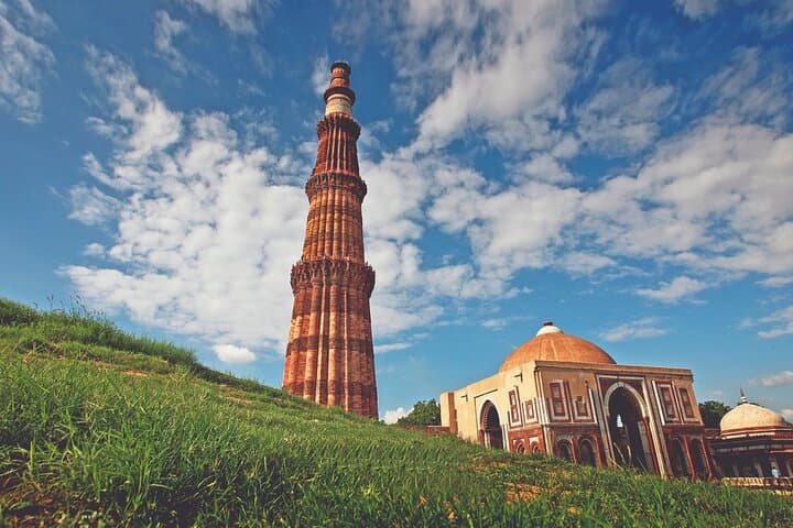 Mughals and Rajputs: 16-Day Forts & Palaces Heritage Tour of North India