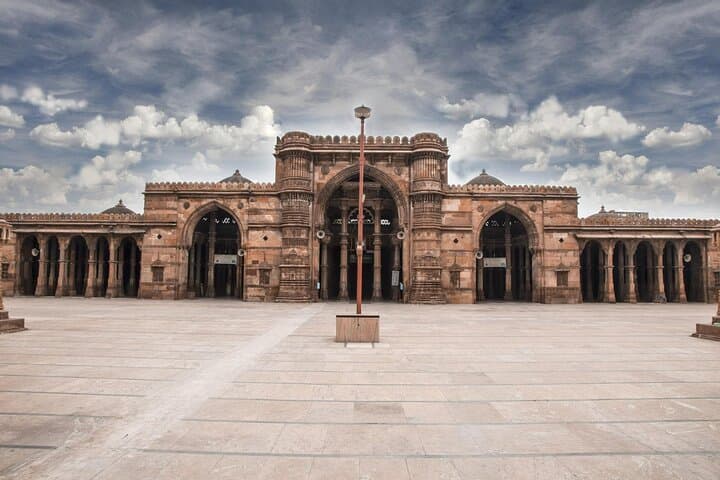 13-Day Private Heritage Journey from Ahmedabad to Varanasi: Temples, Forts & Ghats photo 4