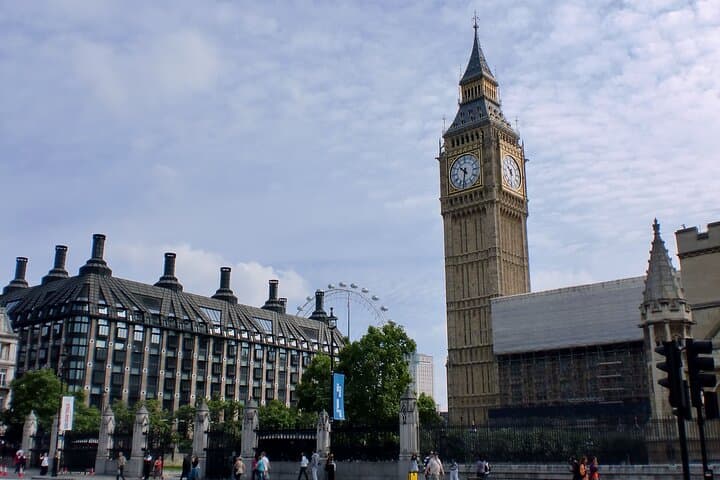 Classic London Sights: Private Day Trip with Driver