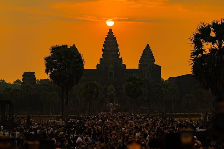 Sunrise at Angkor Wat: Small-Group Siem Reap Temple Tour