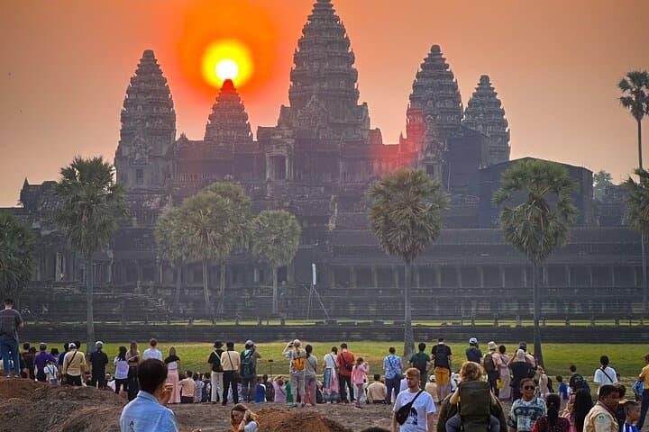 Sunrise at Angkor Wat: Small-Group Siem Reap Temple Tour photo 4