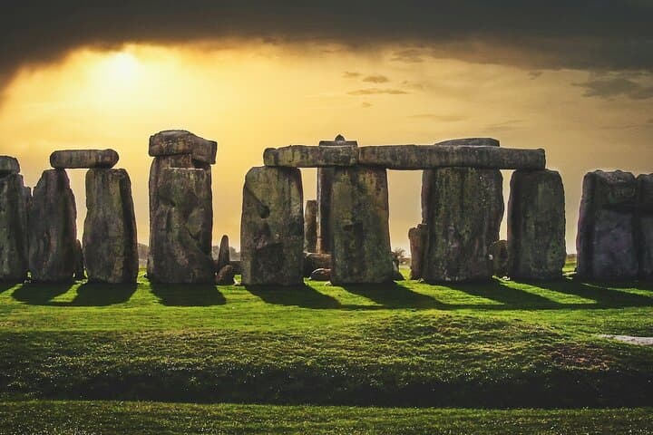 Private London Day Trip to Bath and Stonehenge — Roman Baths & Stone Circle