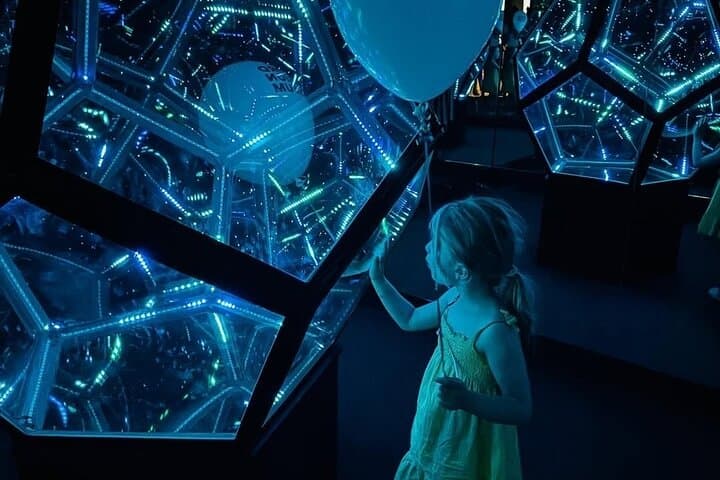 Oxford Illusion Museum: Infinity Mirrors, Upside-Down Rooms & Interactive Photo Zones on High Street photo 3