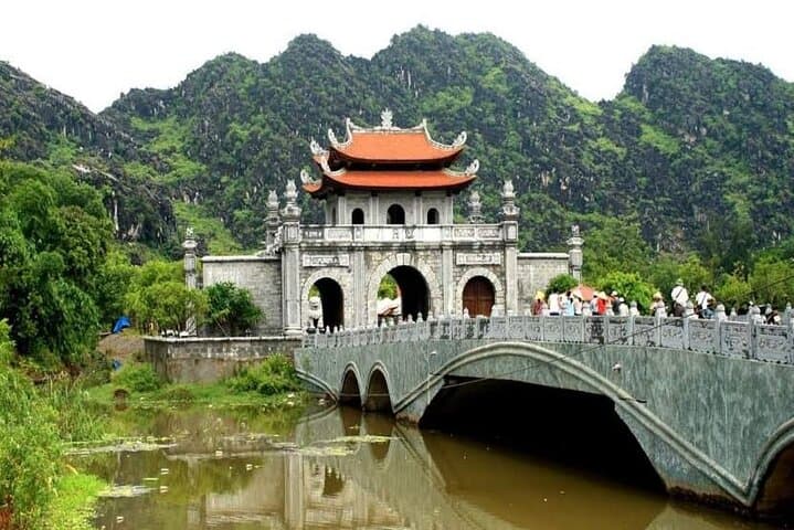 Ninh Binh Explorer: Hoa Lu, Trang An & Hang Mua One-Day Tour from Hanoi photo 3