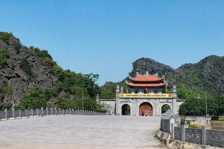 Ninh Binh Explorer: Hoa Lu, Trang An & Hang Mua One-Day Tour from Hanoi photo 4