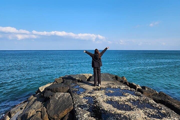 Sokcho to Gangneung Photo Tour — Coastal Temples, Coffee Streets & Iconic Photo Spots