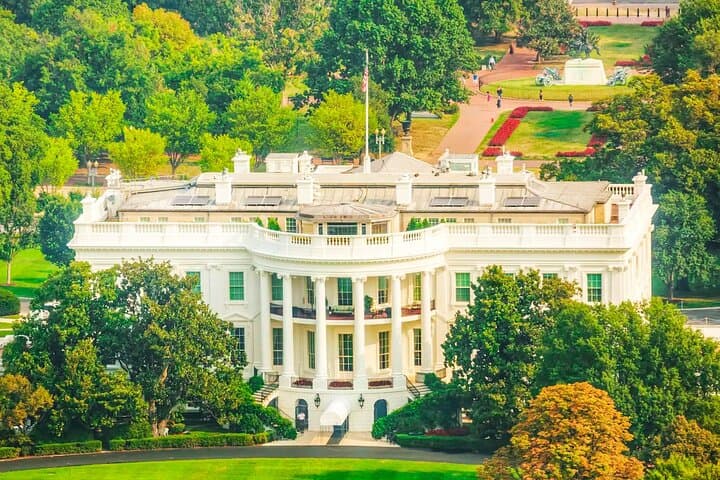 Walk the Set: Iconic Film Locations Half-Day Tour of Washington, D.C. photo 3