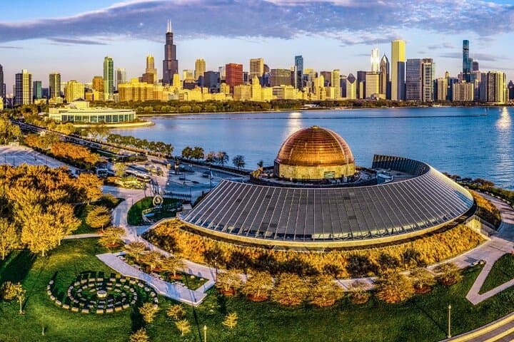 Explore Chicago's Iconic Action Movie Locations: A 1-Day Film Tour Experience photo 3
