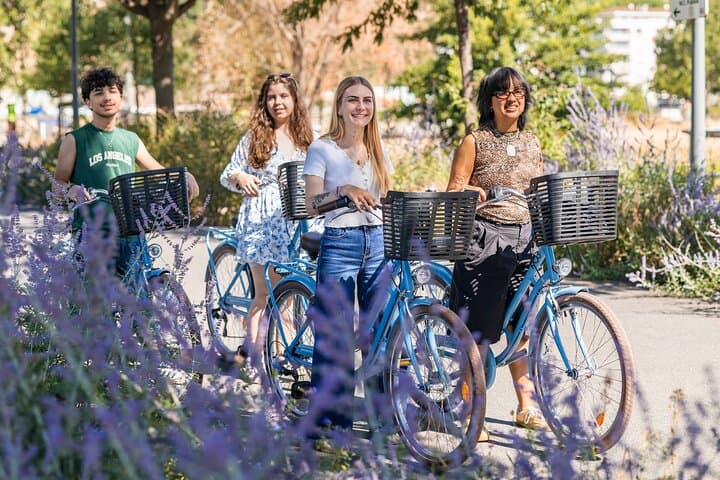 Explore Lyon's Tête d'Or Park: 2-Hour City Bike Tour photo 3