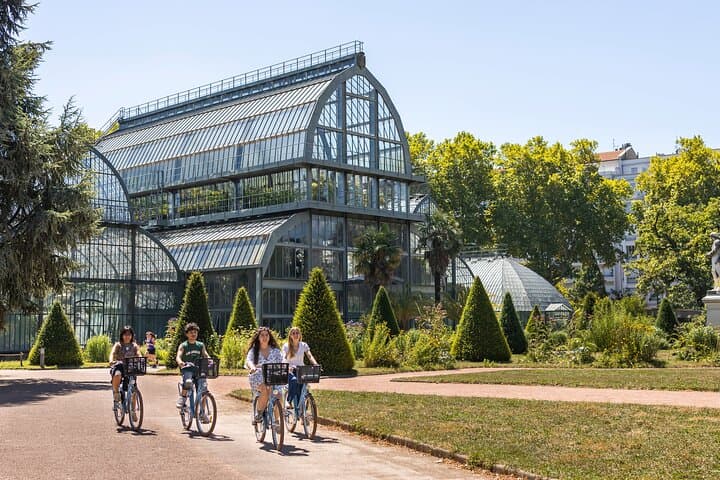 Explore Lyon's Tête d'Or Park: 2-Hour City Bike Tour photo 4