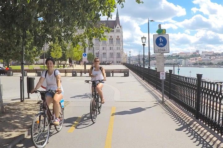 Budapest to Szentendre Bike and Boat Tour – Danube Cycling & One-Hour Cruise