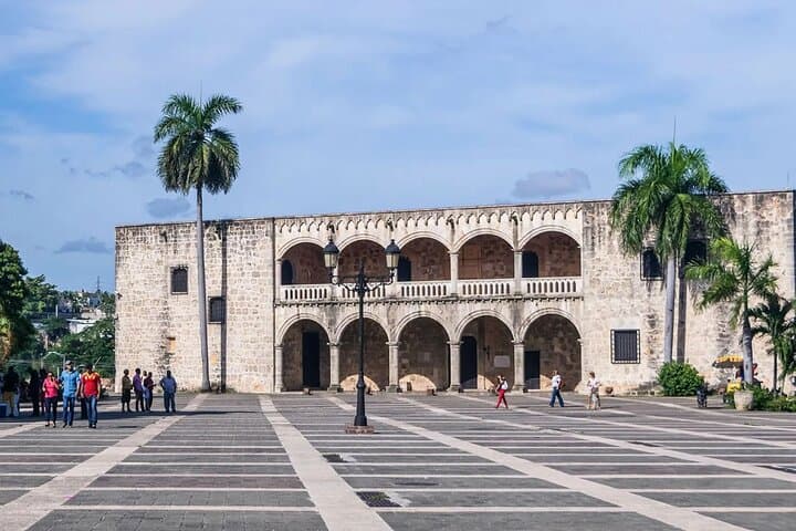 Santo Domingo Colonial Zone Tour with Lunch — Alcázar, Cathedral & Seafront Walk