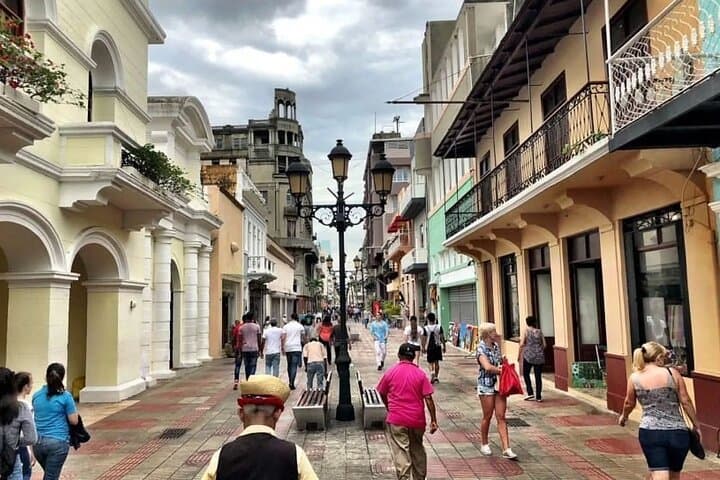 Santo Domingo Colonial Zone Tour with Lunch — Alcázar, Cathedral & Seafront Walk photo 3