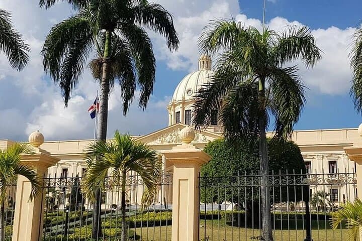 Santo Domingo Colonial Zone Tour with Lunch — Alcázar, Cathedral & Seafront Walk photo 4