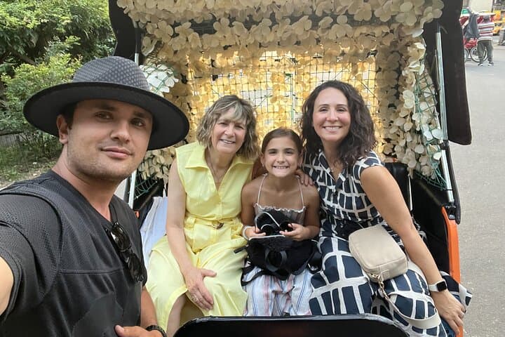 Central Park Pedicab Tour: Guided Highlights, Photo Stops & Local Stories photo 3