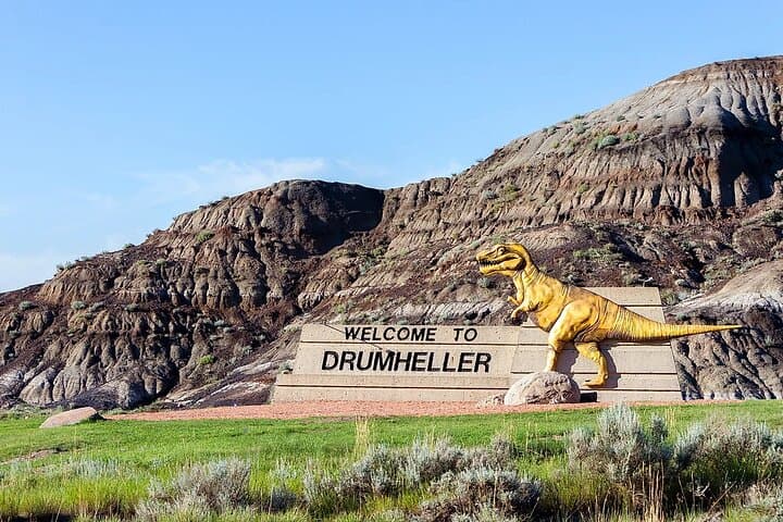 Drumheller Day Trip from Calgary: Private Badlands Tour & Royal Tyrrell Museum photo 2