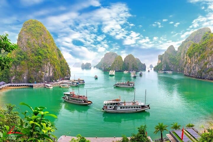 Bai Tu Long Escape: Day Cruise, Kayak & Vung Vieng Floating Village photo 3