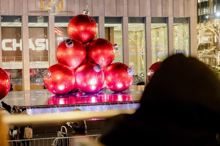 NYC Holiday Lights Sightseeing Bus Tour — 75‑Minute Midtown Holiday Lights Experience photo 6