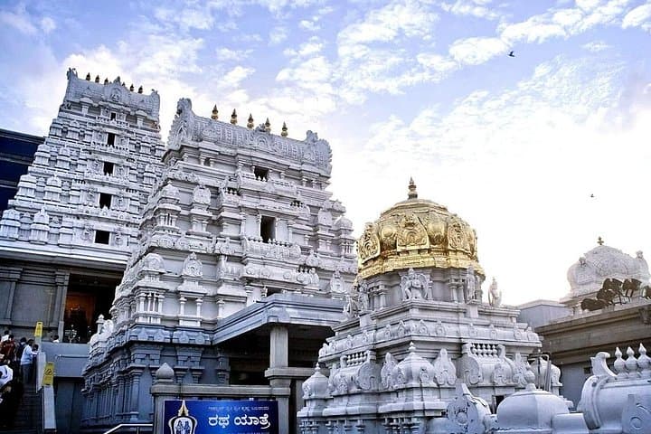 Architecture, Beaches & Hills: Bangalore to Mumbai Cultural Road Trip photo 5