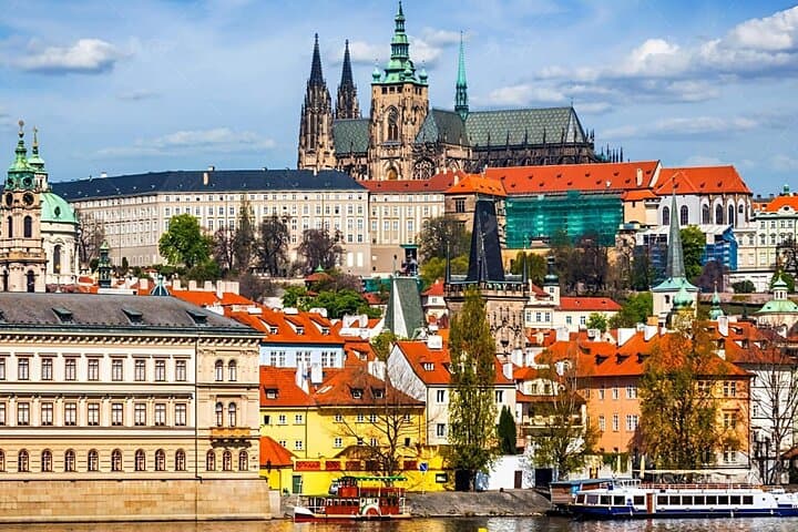 Private Transfers and Driving Tours in Prague: Comfortable Airport Rides with Wi‑Fi photo 4
