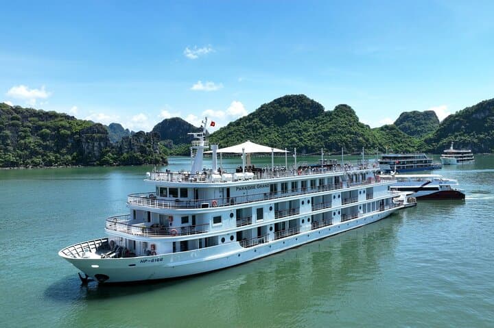 2-Day Luxury Cruise: Halong & Lan Ha Bay Overnight from Hanoi