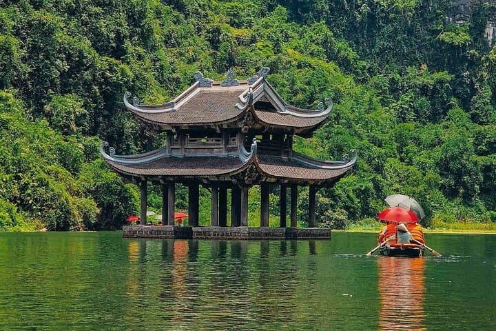 Ninh Binh Day Tour: Hoa Lu, Trang An, Bich Dong & Mua Cave Viewpoint photo 2